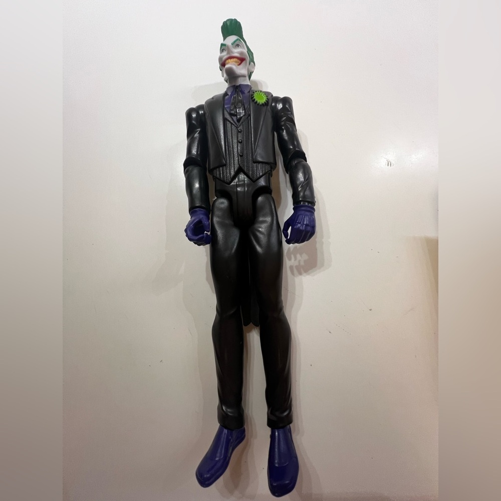 JOKER VINTAGE ACTION FIGURE. BLACK SUIT WITH PURPLE ACCENTS AND GREEN HAIR